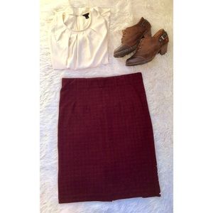 LOFT diamond print stretchy pencil skirt